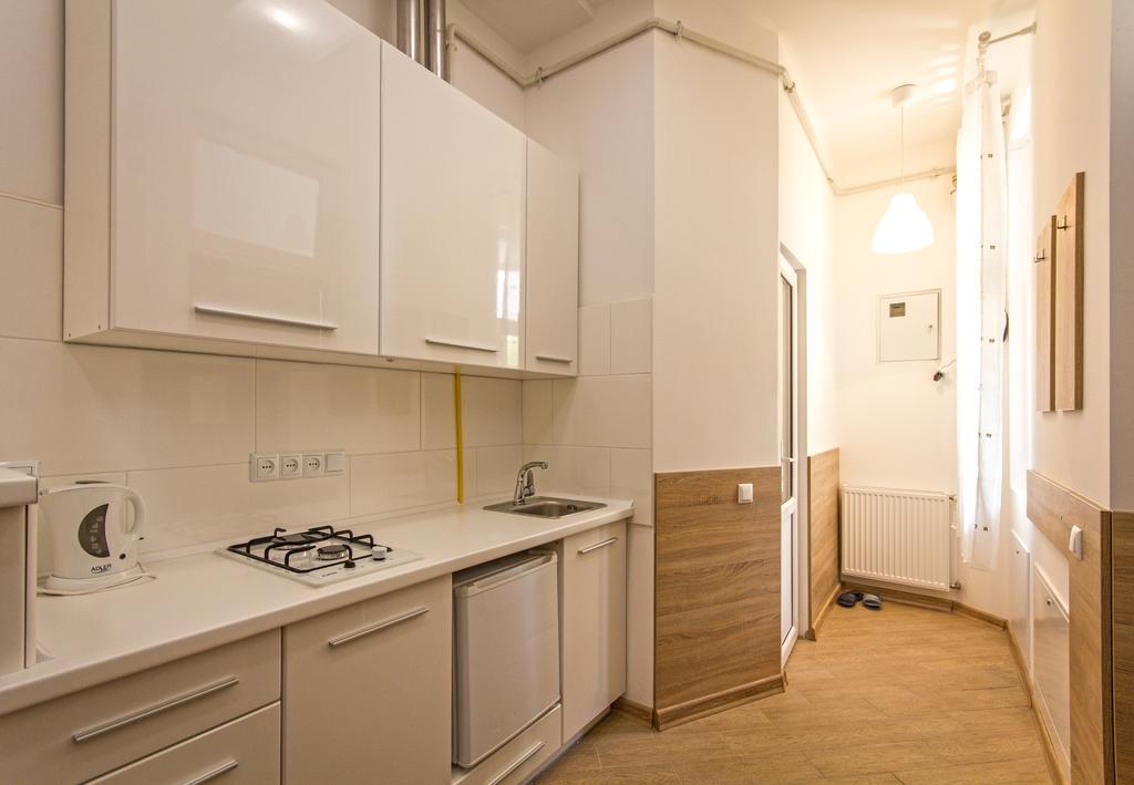 Economy Apartment On Krehivska 7 Львов Экстерьер фото